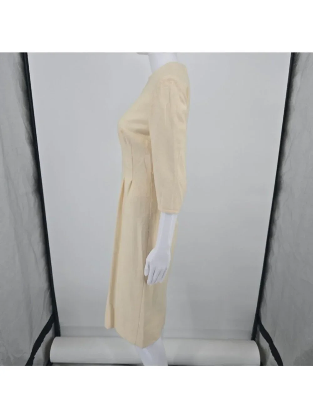 Vintage 1960s Cream Wool Jackie-Style 3/4 Sleeve Sheath Dress (S) *Fair